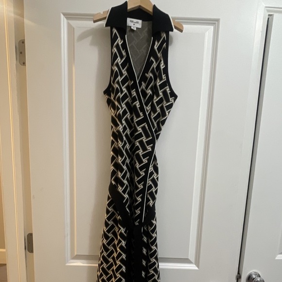 Diane Von Furstenberg Dresses & Skirts - Diane von Furstenberg Black/Ivory Geometric Knit Viscose Wrap Maxi Dress XS